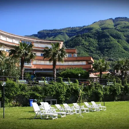 Vesuvian Hotel 3*